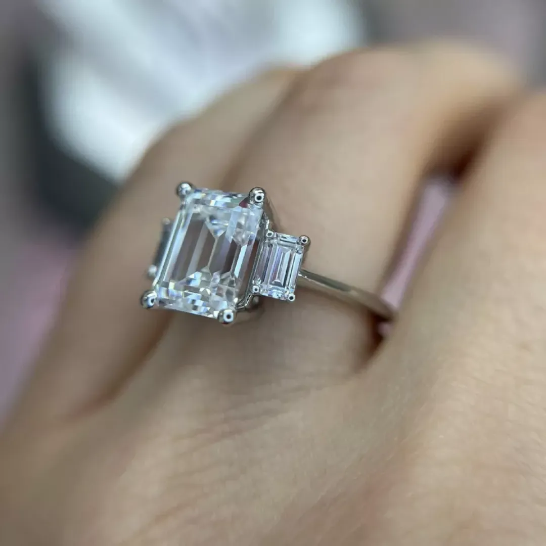 /public/photos/live/Real Emerald Moissanite 3 Stone Engagement Ring 593 (3).webp